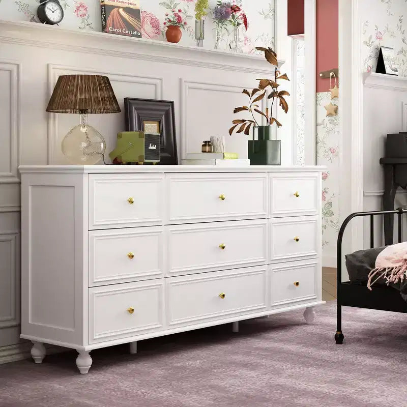 Famapy Nine - drawer Dresser: Exquisite Craftsmanship Meets Ample Storage