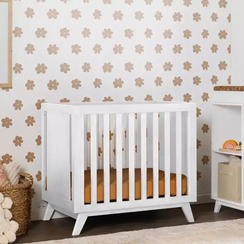 daVinci Otto 3-in-1 Convertible Mini Crib with 4 Mattress