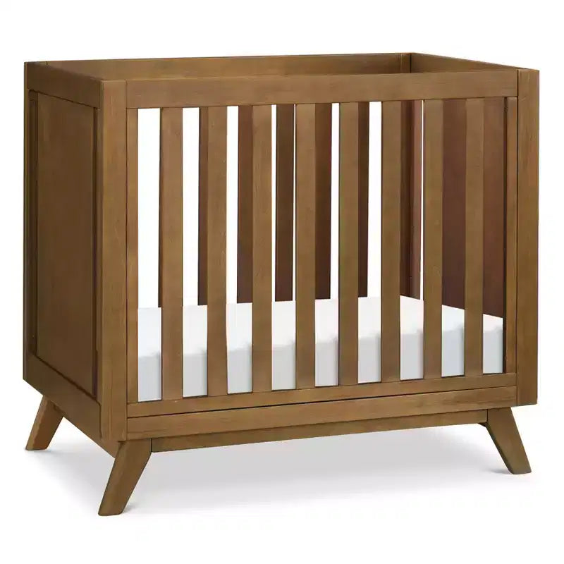 daVinci Otto 3-in-1 Convertible Mini Crib with 4 Mattress
