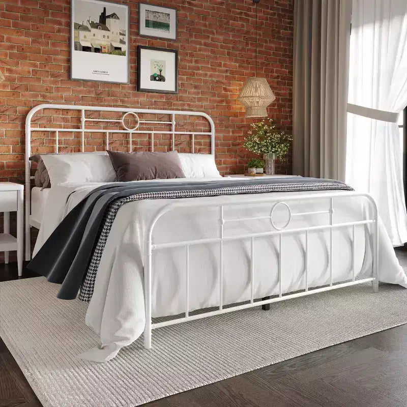 ChaletPosh King Size Metal Platform Bed